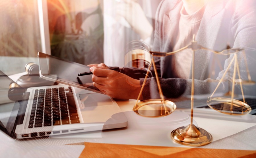 Quels sont les frais supplémentaires à prévoir en plus des honoraires d'un avocat ?